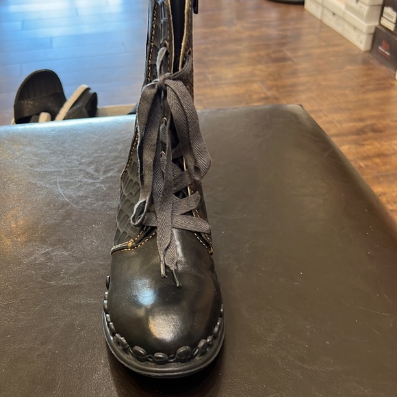 London Leather Boot - Picture 3 of 7